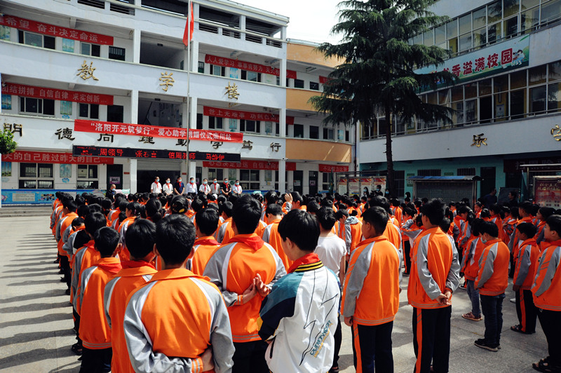 “洛陽開元筑夢行”六一愛心助學活動第一站!!!!SIMPLE_HTML_DOM__VOKU__PIPE!!!!欒川縣秋扒鄉(xiāng)捐贈儀式圓滿舉行